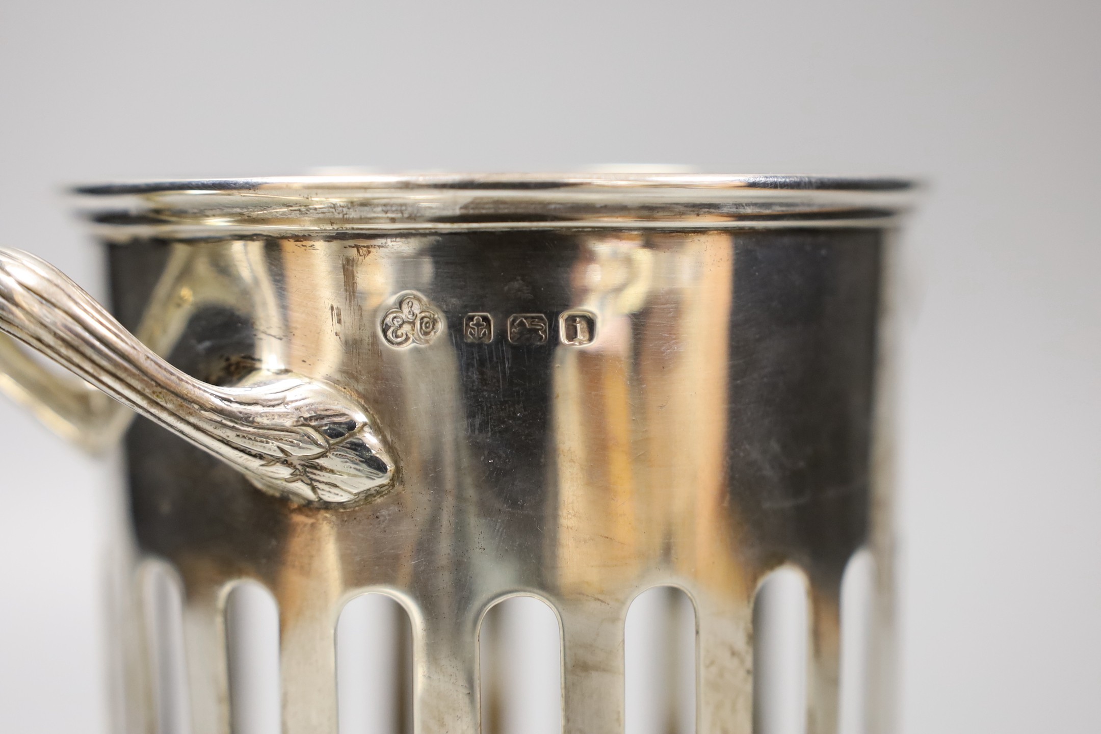 An Edwardian pierced silver mounted siphon stand, by Elkington & Co, Birmingham, 1908, 15.5cm